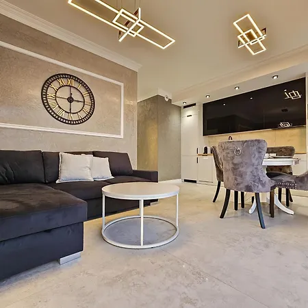 Urban Global Skyline, 15th Floor No 23, Free Garage, Self Check-in, No Deposit Apartment *