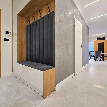 Urban Global Skyline, 15th Floor No 23, Free Garage, Self Check-in, No Deposit * קטוביץ