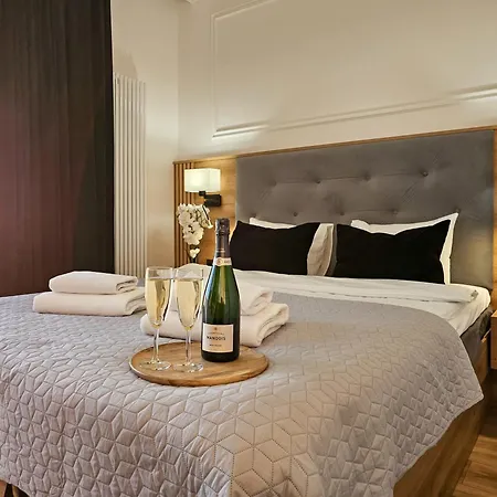 Apartment Urban Global Skyline, 15th Floor No 23, Free Garage, Self Check-in, No Deposit Katowice