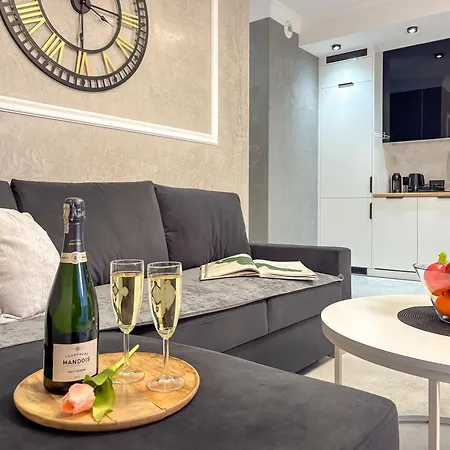 Urban Global Skyline, 15th Floor No 23, Free Garage, Self Check-in, No Deposit Apartment Katowice