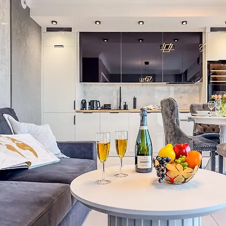 Urban Global Skyline, 15th Floor No 23, Free Garage, Self Check-in, No Deposit דירה *