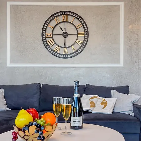 Urban Global Skyline, 15th Floor No 23, Free Garage, Self Check-in, No Deposit Apartmán