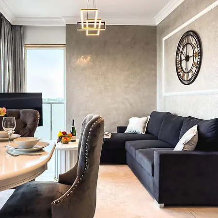 Urban Global Skyline, 15th Floor No 23, Free Garage, Self Check-in, No Deposit Apartmán Katovice