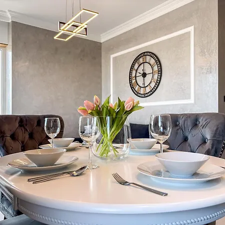 Urban Global Skyline, 15th Floor No 23, Free Garage, Self Check-in, No Deposit Katovice