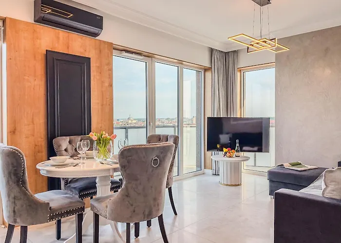 Urban Global Skyline, 15th Floor No 23, Free Garage, Self Check-in, No Deposit *