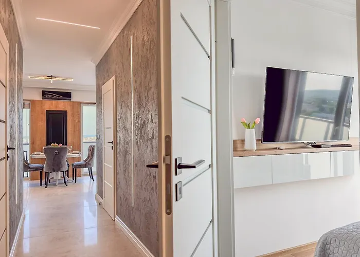 Urban Global Skyline, 15th Floor No 23, Free Garage, Self Check-in, No Deposit Apartmán